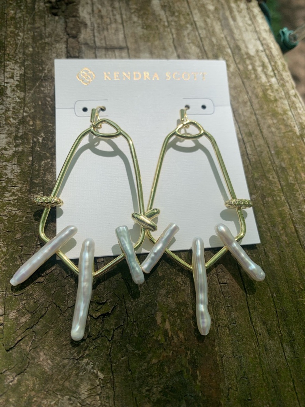 NWT Kendra Scott Eileen Gold Hoop Earrings with Mother of Pearl Dangles